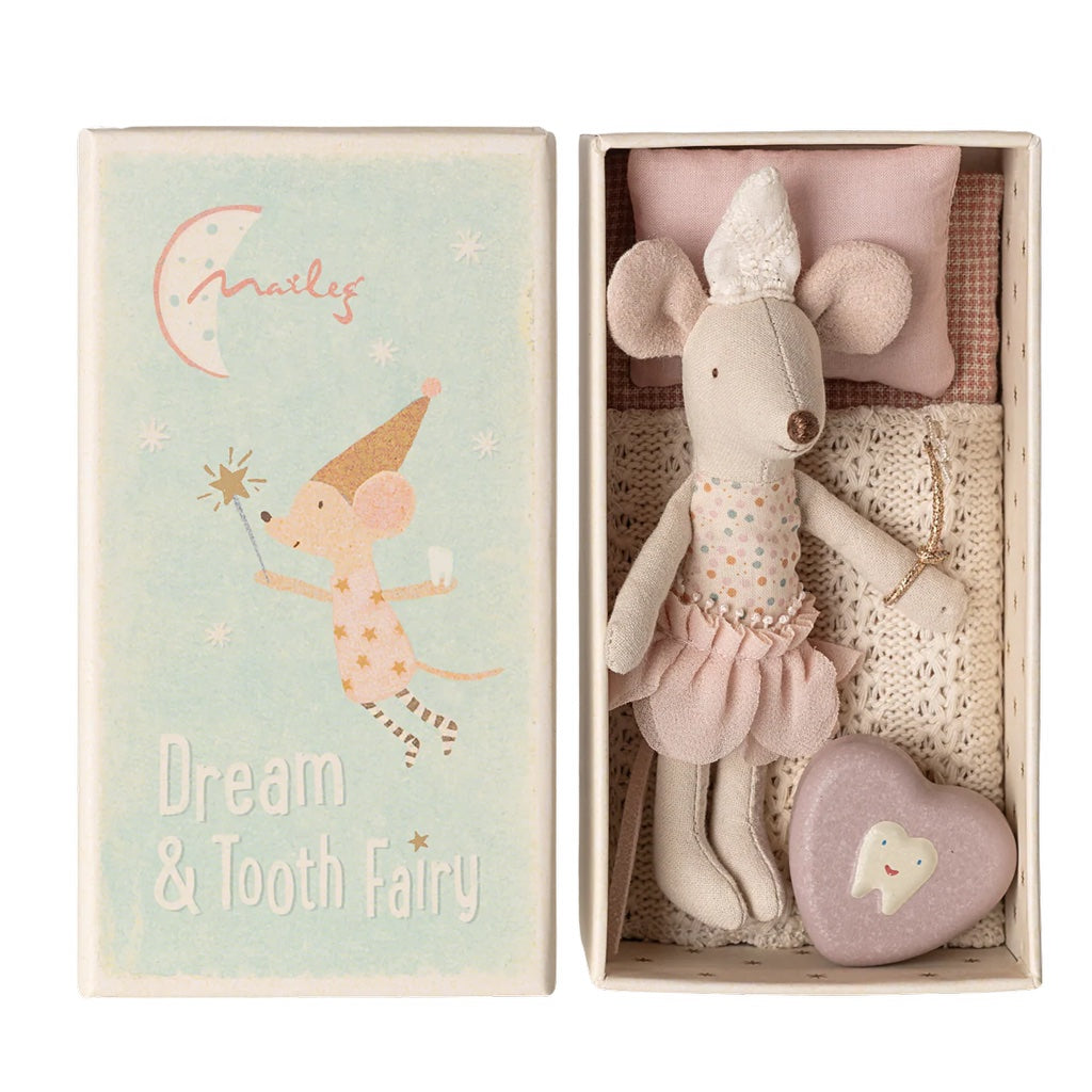 Zahnfeemaus kleine Schwester in einer Streichholz-schachtel