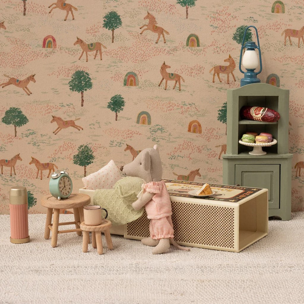 Kleine Schwester Maus in Streichholz-schachtel