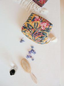 Molemin | Teiki Pouch Honey Flowers | von Louise Misha