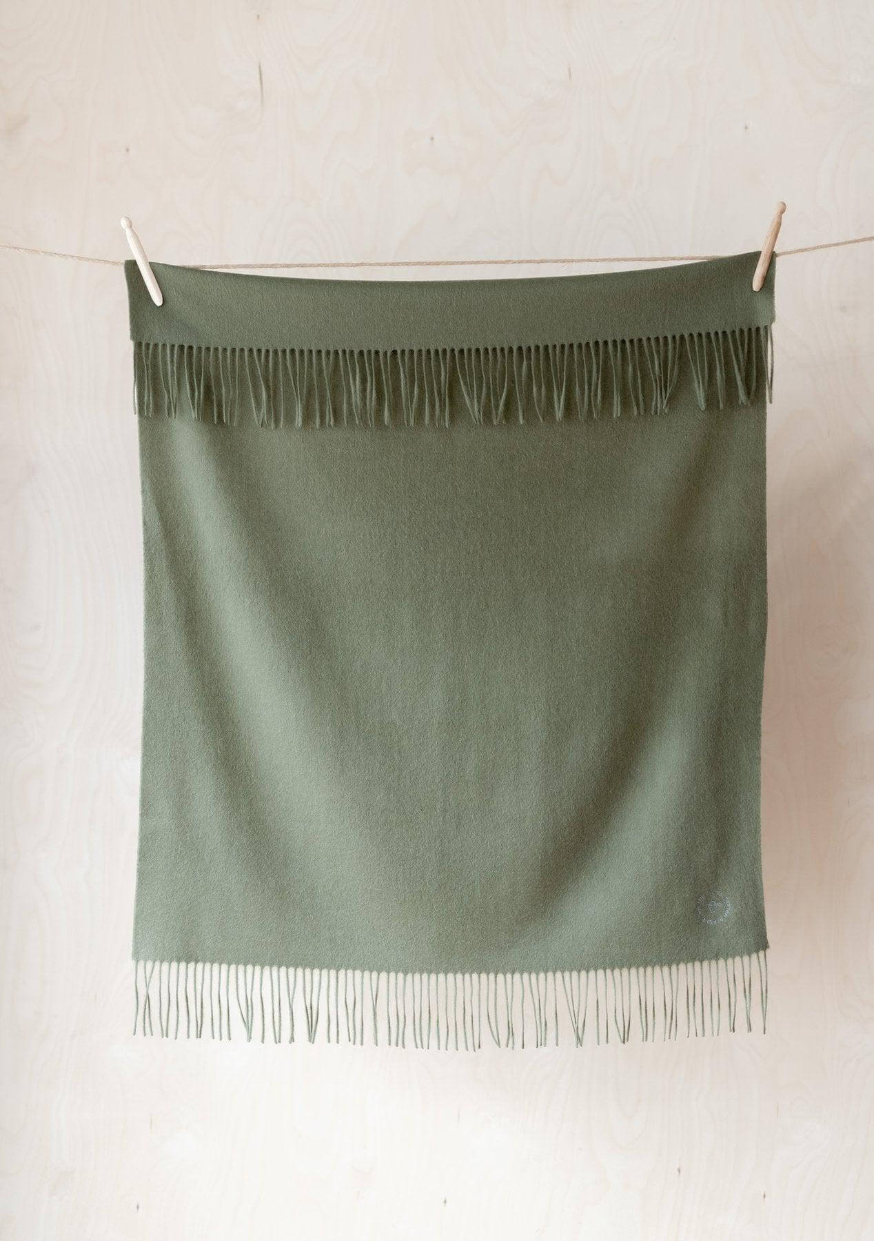 Molemin | Super Soft Lambswool Baby Blanket - Olive | von The Tartan Blanket Co.