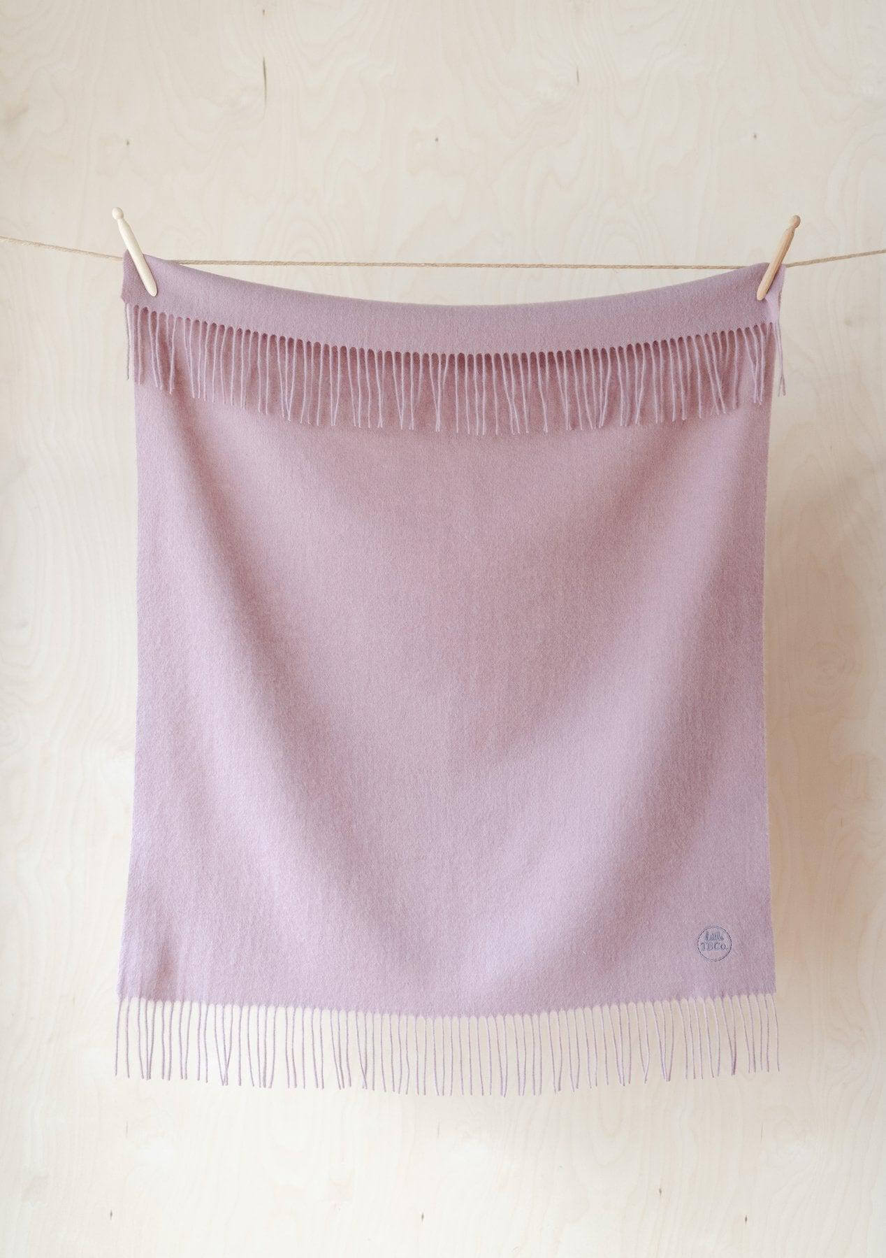 Molemin | Super Soft Lambswool Baby Blanket - Dusky Pink | von The Tartan Blanket Co.