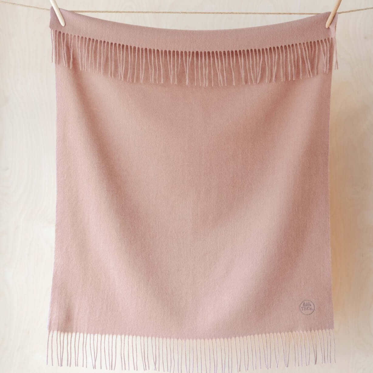 Molemin | Super Soft Lambswool Baby Blanket - Blush | von The Tartan Blanket Co.